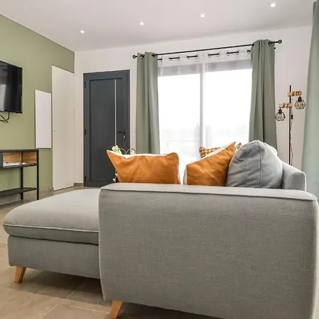 2 Bedroom Stunning In Vallon-pont-darc