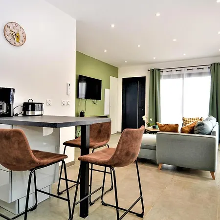 2 Bedroom Stunning In Vallon-pont-darc